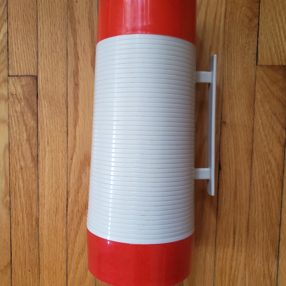 Aladdin's vintage Hy-lo vacuum bottle